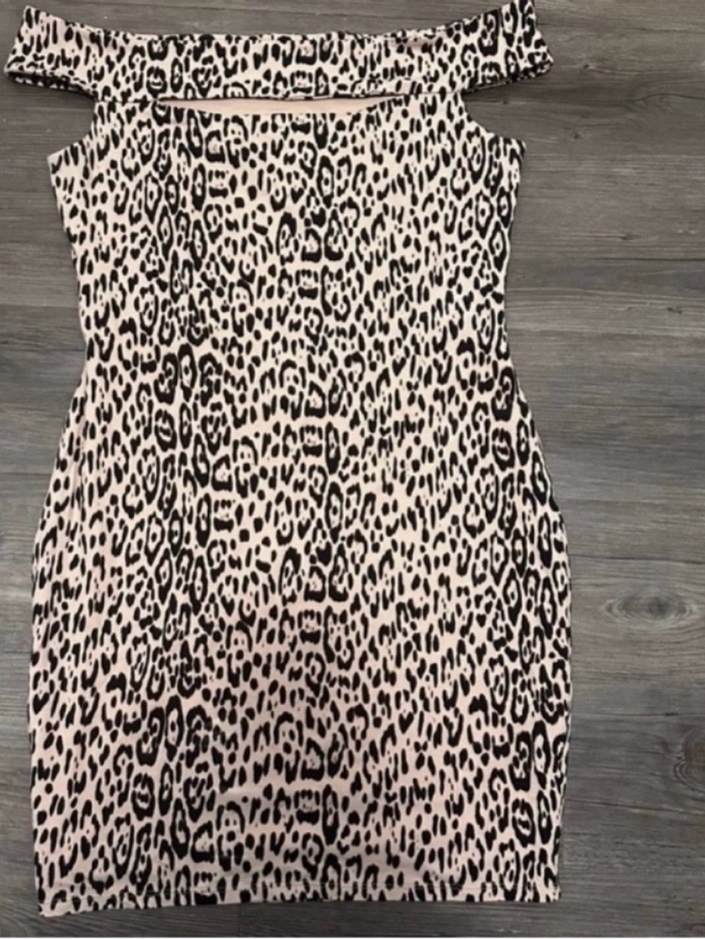❤️ Sexy GUESS Off the Shoulders Black and Tan Leopard Print Dress - Size L - Picture 3 of 6